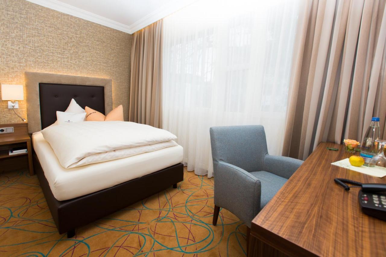 Hotel Akzent Restaurant Altdorfer Hof 4*