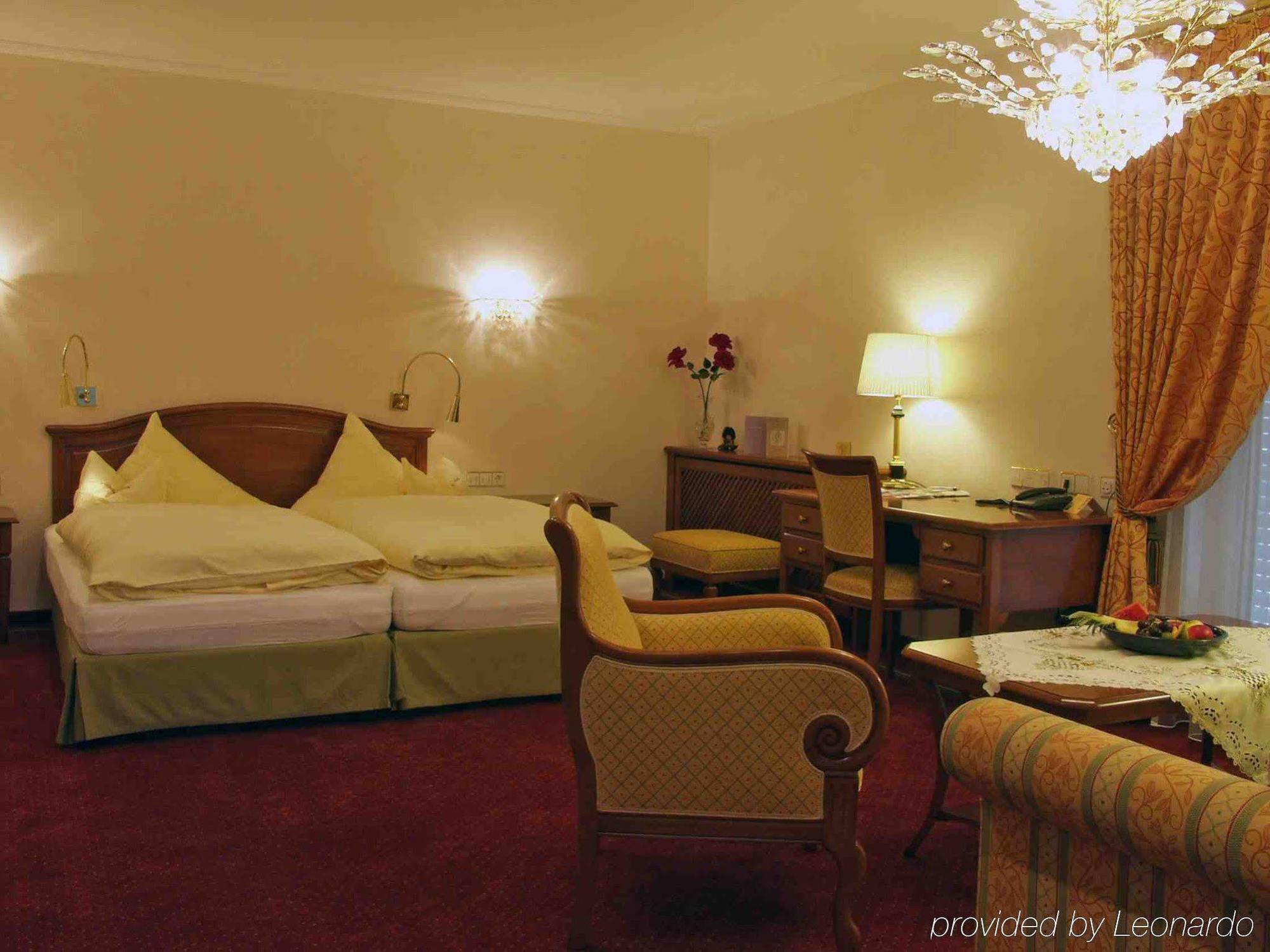 Akzent Restaurant Altdorfer Hof 4*