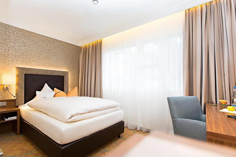 Hotel Akzent Restaurant Altdorfer Hof 4*